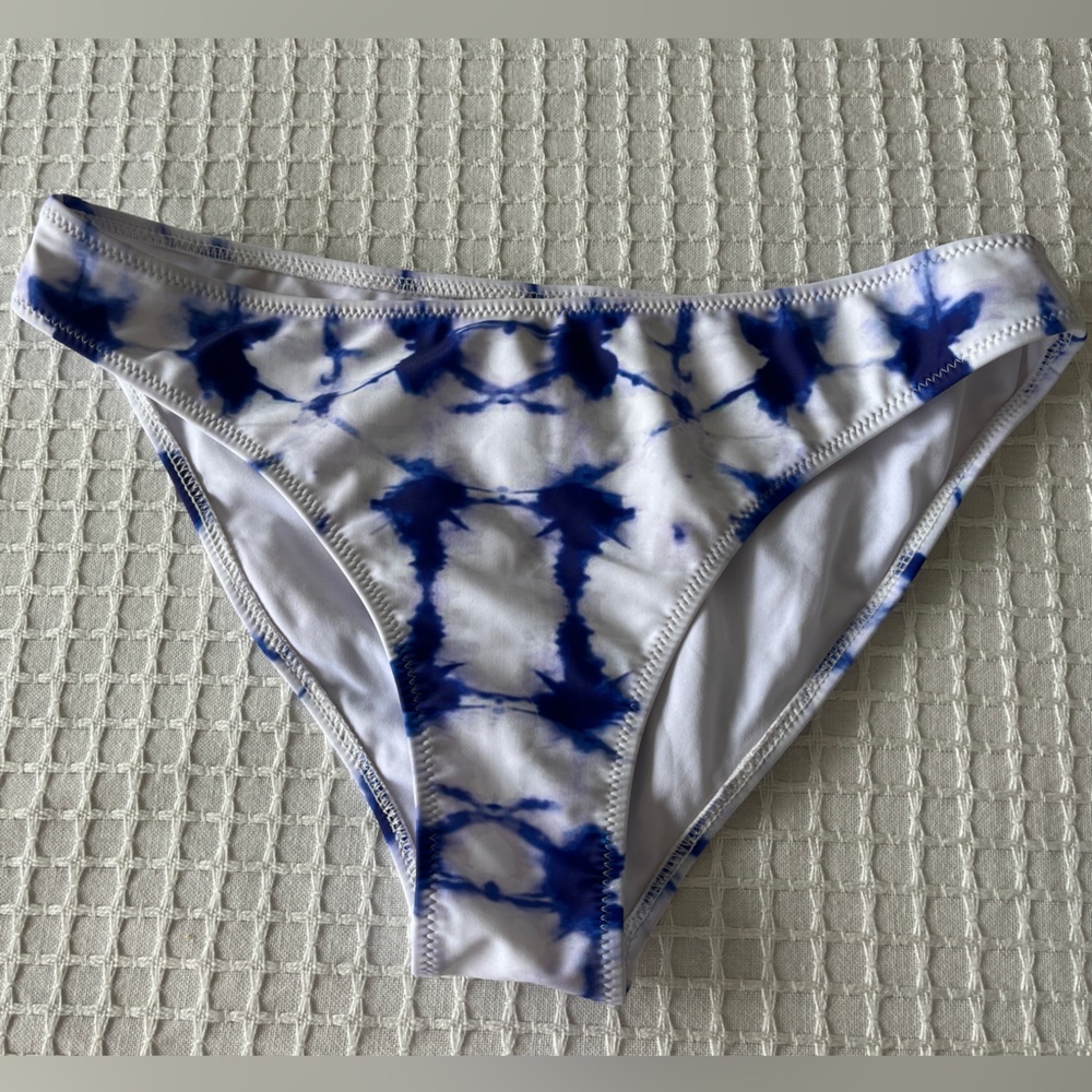 CUPSHE - Blue and white tie-dye bathing suit bikini bottoms, size medium